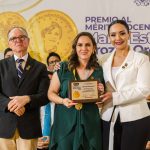 Entrega galardón municipal “María Esther Orozco Orozco” a docentes destacados