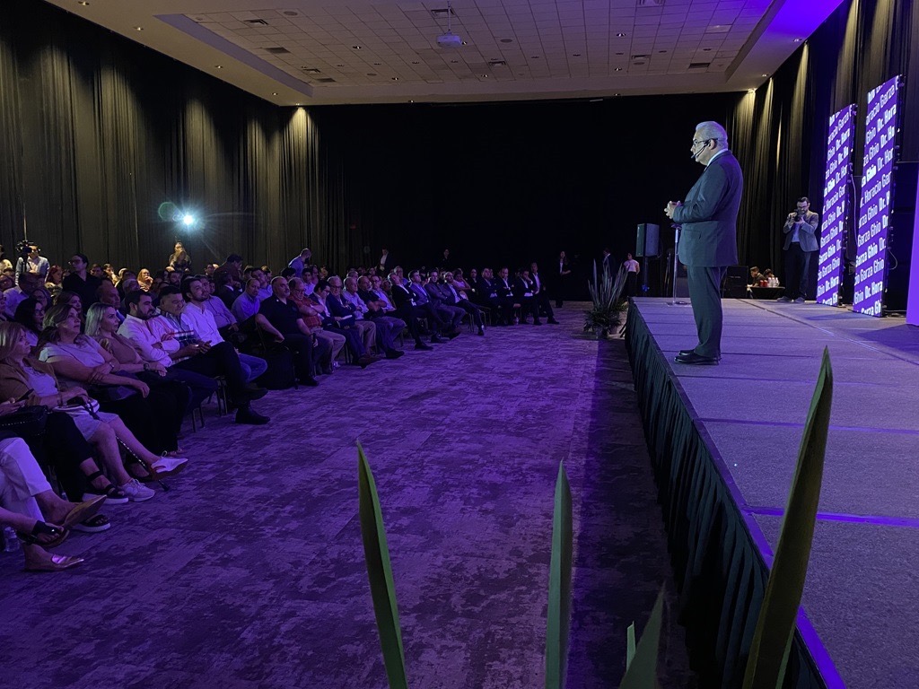 Cerca de mil asistentes acudieron a presenciar la Conferencia del Dr Garza Ghio de Christus Muguerza